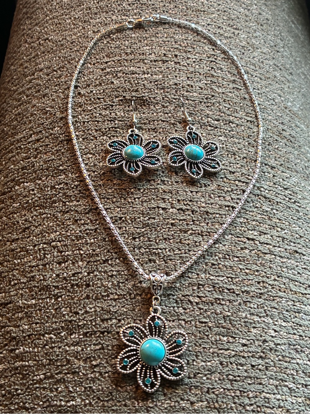 Silver Floral Pendant Necklace and Earring Set - Turquoise Accent